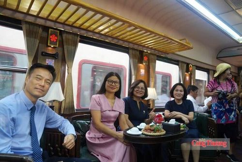 Đoàn tàu hiện đại, có không gian nghỉ ngơi cho đội ngũ nhân viên y tế trong suốt hành trình