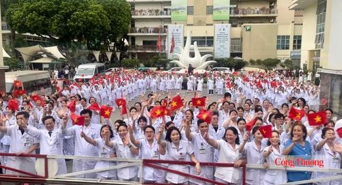 Tất cả cùng gửi gắm niềm tin, nhiệt huyết và nhiều kỳ vọng đến cơ sở mới nhờ chuyến tàu đặc biệt.