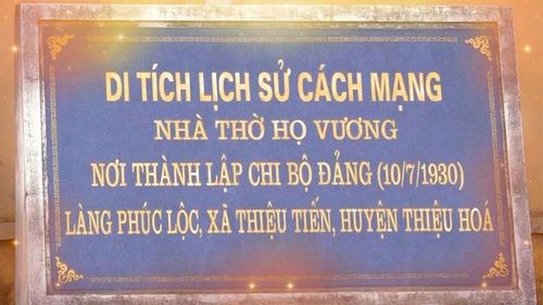 Biển đá ghi danh trước Di tích lịch sử cách mạng nhà thờ họ Vương