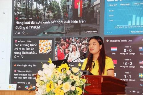 Đại diện Công ty Cổ phần MISA hướng dẫn ứng dụng AI và một số phần mềm cơ bản phục vụ công tác văn phòng, quản lý, điều hành, xử lý công việc.
