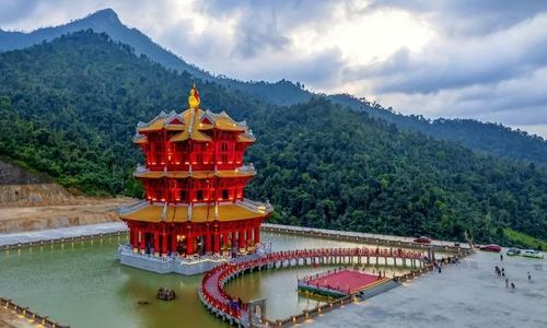 Tháp chuông Hoa Nghiêm, Khu du lịch tâm linh - sinh thái Tây Yên Tử hút khách tham quan.