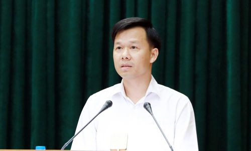 Đồng chí Bùi Công Vĩ, Phó Bí thư Đảng ủy, Chủ nhiệm Ủy ban Kiểm tra Đảng ủy UBND tỉnh phát biểu kết luận.
