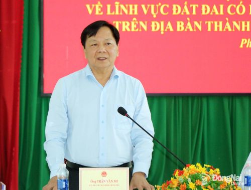 Thành ủy viên, Phó Chủ tịch HĐND thành phố Đồng Nai Trần Văn Mi phát biểu tại buổi khảo sát. Ảnh: Vương Thế