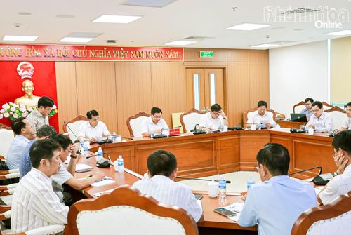 Quang cảnh cuộc họp.