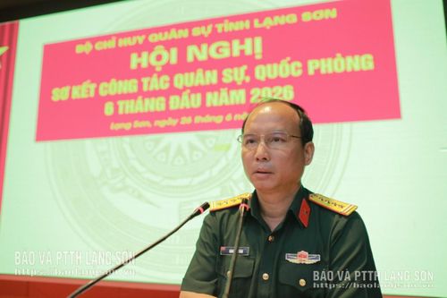 Đại tá Đặng Văn Tuân, Phó Tham mưu trưởng Quân khu 1 phát biểu chỉ đạo tại hội nghị