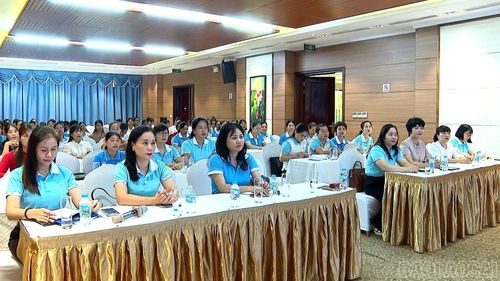 Buổi giao lưu thu hút đông đảo cán bộ các cấp hội phụ nữ trong tỉnh tham gia.