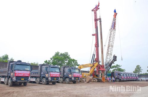 Máy móc, thiết bị sẵn sàng thi công dự án.