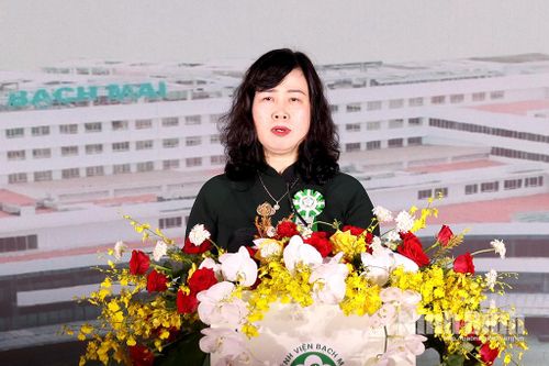 Đồng chí Đào Hồng Lan, Ủy viên Trung ương Đảng, Bộ trưởng Bộ Y tế phát biểu tại lễ khai trương.