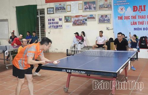 Trận thi đấu bóng bàn đơn nam tại Đại hội TDTT phường năm 2026.