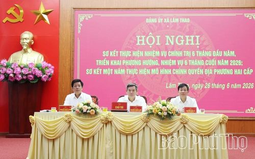 Các đại biểu chủ trì hội nghị.
