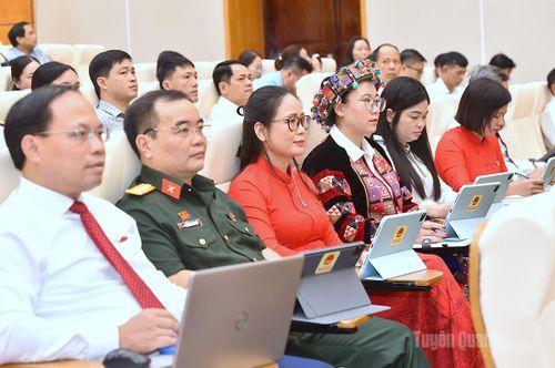 Các đại biểu dự kỳ họp.
