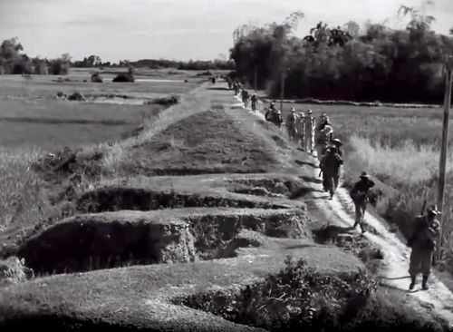 Quân ta đào đường 3, chặn xe cơ giới Pháp.