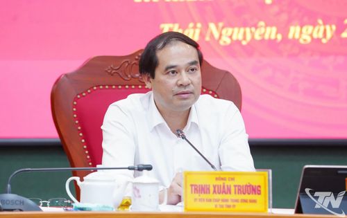 Đồng chí Bí thư Tỉnh ủy Trịnh Xuân Trường chủ trì Hội nghị.