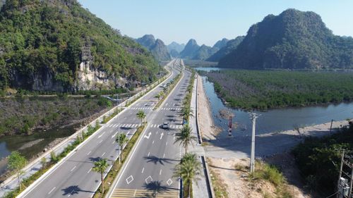 Quảng Ninh trong tiếp tục đầu tư hạ tầng đồng bộ, nâng cao năng lực quản trị đô thị, thu hút nguồn lực xã hội và phát triển theo hướng xanh, thông minh, bền vững trong giai đoạn tới.
