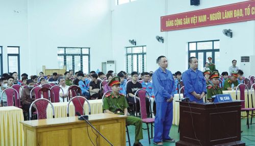 Các bị cáo tại phiên tòa.