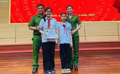 Gia đình Thiếu tá Phạm Thị Thanh Lan - Phó Chủ tịch Hội Phụ nữ Phòng Thi hành án hình sự và hỗ trợ tư pháp Công an tỉnh Quảng Trị là một trong những gia đình tiêu biểu của Công an Quảng Trị.