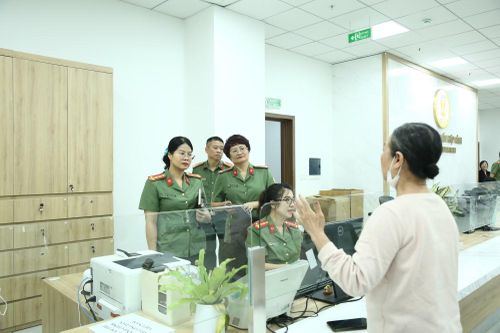 Cục Quản lý xuất nhập cảnh đẩy mạnh chuyển đổi số, phục vụ người dân và doanh nghiệp.