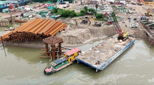 Đơn vị thi công luôn đẩy nhanh tiến độ.