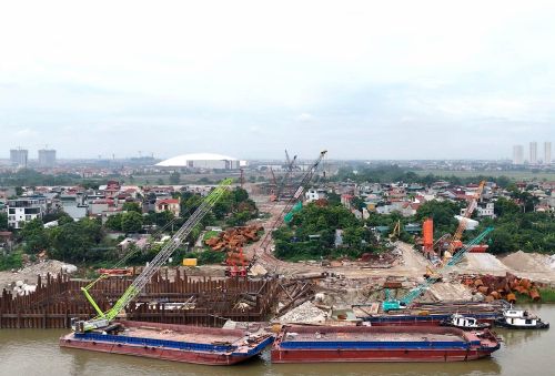  Khu vực thi công tại bờ Bắc sông Hồng thuộc Tổ 36 Cụm Ngọc Thụy, phường Bồ Đề. 