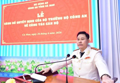 Đại tá Lê Mạnh Hùng, tân Phó Giám đốc Công an tỉnh Cà Mau phát biểu nhận nhiệm vụ
