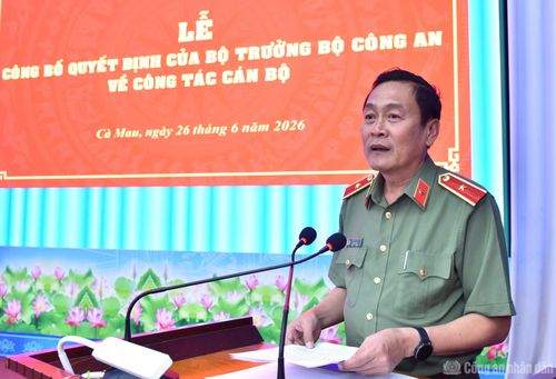 Thiếu tướng Hồ Việt Triều, Giám đốc Công an tỉnh Cà Mau phát biểu tại buổi lễ.