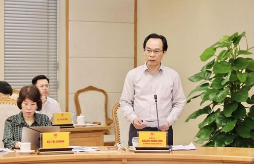 Bộ trưởng Hoàng Minh Sơn phát biểu tại cuộc họp. Ảnh: MOET