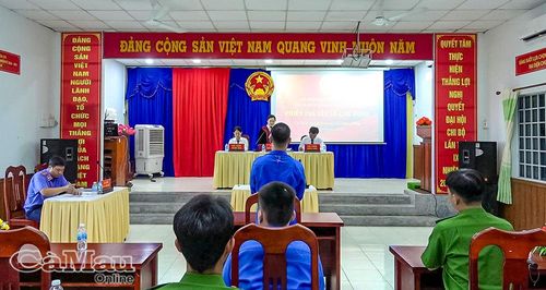 Quang cảnh phiên tòa xét xử lưu động bị cáo Tr.V.M tại Cơ sở cai nghiện ma túy số 2 Cà Mau.
