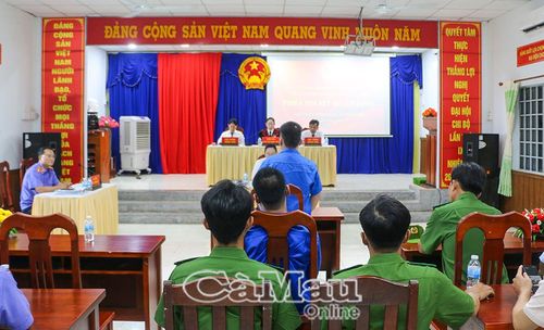 Quang cảnh phiên tòa xét xử bị cáo Đ.H.H tại TAND khu vực 6 - Cà Mau.