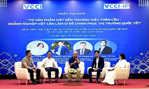Các chuyên gia trao đổi tại Phiên Tọa đàm của Hội thảo. Ảnh: T.Minh