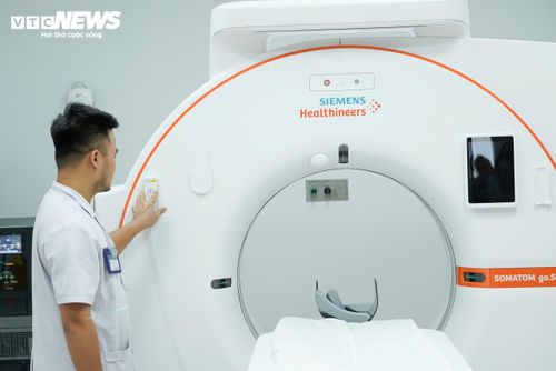 Bệnh viện cũng được đầu tư hệ thống cộng hưởng từ (MRI), cắt lớp vi tính (CT), X-quang kỹ thuật số và siêu âm thế hệ mới, phục vụ toàn diện cho chẩn đoán các bệnh lý tim mạch, thần kinh, hô hấp, tiêu hóa, cơ xương khớp, ung bướu, sản phụ khoa và cấp cứu.