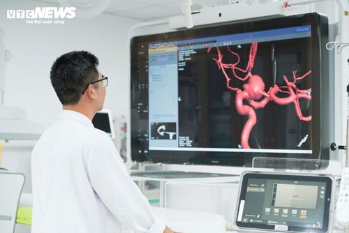 Ngay khi đi vào hoạt động, bệnh viện có khả năng triển khai hơn 11.000 kỹ thuật chuyên môn của Bệnh viện Bạch Mai, nhờ sự kết hợp giữa hạ tầng kỹ thuật hiện đại, quy trình vận hành thống nhất và đội ngũ chuyên gia từ cơ sở Hà Nội.