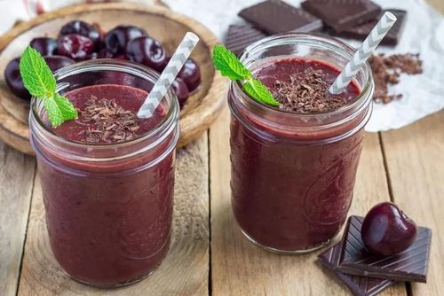 Sinh tố cacao và bột gan bò cung cấp thêm năng lượng nhờ lượng sắt cao cùng với vitamin B12, magie.