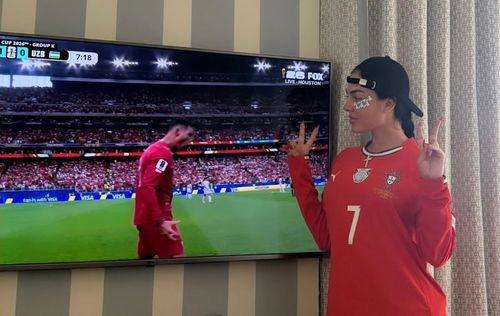Trong trận Bồ Đào Nha thắng Uzbekistan 5-0, khi Ronaldo lập cú đúp và trở thành cầu thủ đầu tiên ghi bàn ở 6 kỳ World Cup, Georgina không xuất hiện trên khán đài mà theo dõi trận đấu tại nhà và ăn mừng cuồng nhiệt khi Ronaldo ghi bàn.