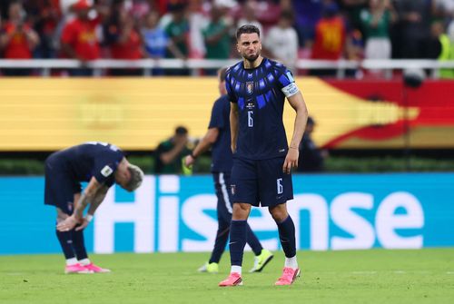  Bóng đá Uruguay cần một cuộc cải tổ toàn diện sau giải đấu. Chiếc ghế của HLV Bielsa cũng đang lung lay dữ dội. 
