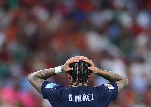  Darwin Nunez, chân sút số một của Uruguay, tịt ngòi ở cả 3 trận. Từng được xem là người kế thừa xứng đáng của Luis Suarez trên hàng công Uruguay, Nunez lại không thể tỏa sáng. 