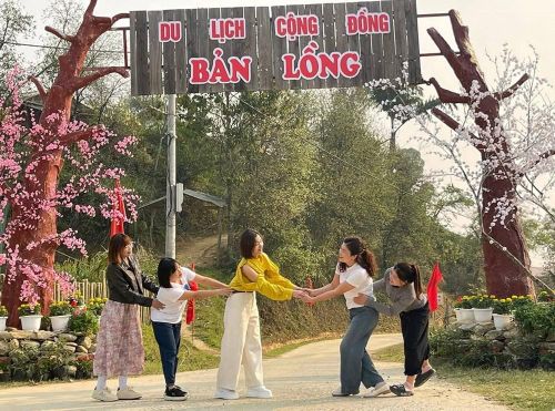Việc xã Quài Tở đưa Chợ du lịch bản Lồng vào hoạt động góp phần quảng bá hình ảnh vùng đất, con người Quài Tở đến với du khách