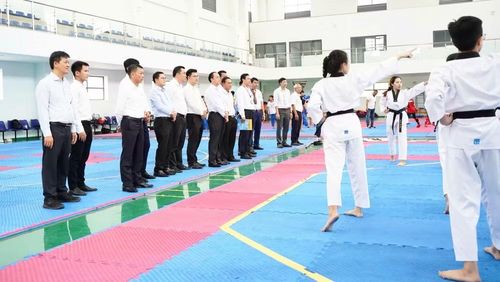 Đại biểu tham quan khu vực huấn luyện thi đấu.