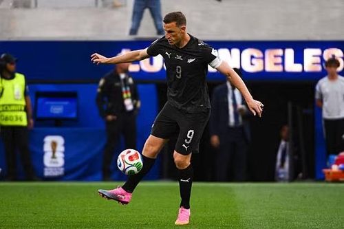 Dù hàng thủ liên tục bộc lộ sơ hở, kinh nghiệm và nhãn quan của đội trưởng Chris Wood vẫn là điểm tựa lớn nhất trên hàng công New Zealand. (Ảnh: FIFA)