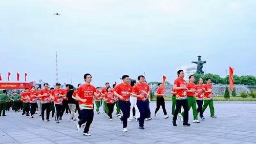 Các đồng chí lãnh đạo tỉnh chạy hưởng ứng Tháng hành động phòng, chống ma túy năm 2026.