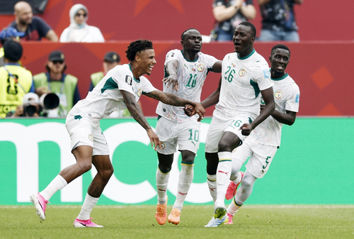 Senegal sẽ nín thở chờ đợi xem liệu có thể lọt vào vòng sau với tư cách 1 trong 8 đội đứng thứ 3 có thành tích tốt nhất. Ảnh: Reuters