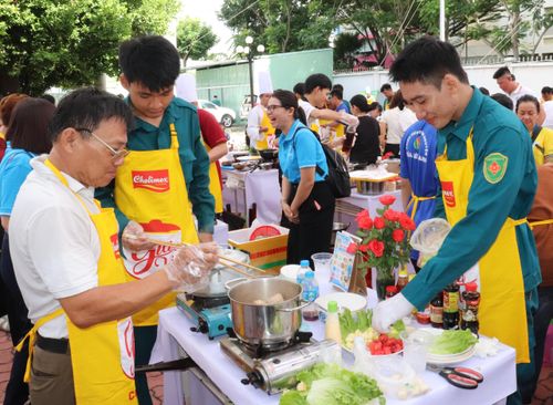  Các đội tham gia hội thi nấu ăn 