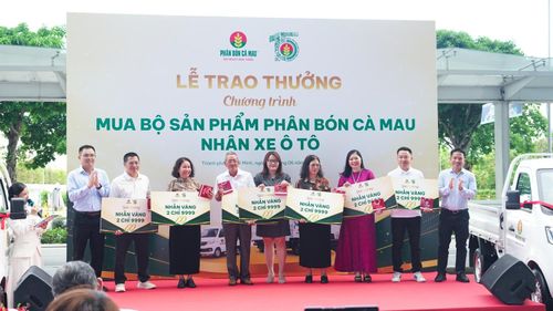 PVCFC trao tặng các nhà phân phối xuất sắc giải thưởng vàng 999.9