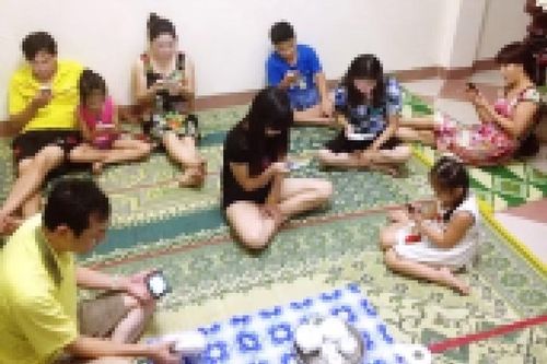 Mải mê với thế giới riêng. Ảnh minh họa từ internet.