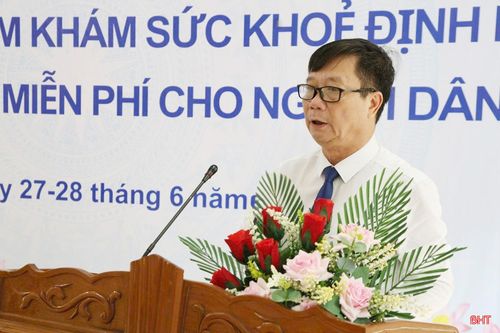 Giám đốc Sở Y tế Nguyễn Minh Đức phát động đợt cao điểm khám sức khỏe định kỳ cho người dân.
