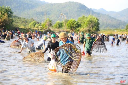 Tiếng nơm úp...