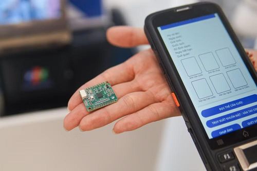 Chip bán dẫn - sản phẩm công nghệ tại Triển lãm Đổi mới sáng tạo VIIE 2025, tháng 10/2025. (Ảnh: Lưu Quý/Vietnam+)