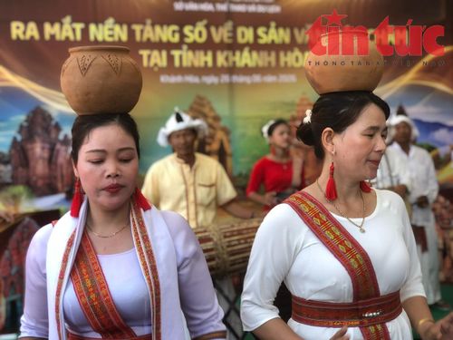 Những điệu múa truyền thống mang đậm giá trị văn hóa được gìn giữ và trao truyền qua nhiều thế hệ.