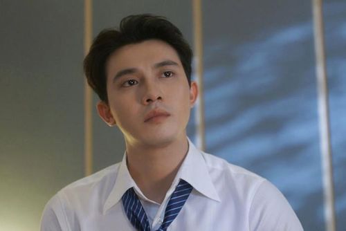 Trần Ngọc Vàng vai Phan Minh trong phim Vì Mẹ Anh Phán Chia Tay. 
