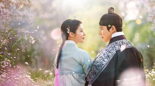 Bộ phim hành động - lãng mạn kể về một tên trộm chuyên nghiệp luôn thực hiện các phi vụ tinh vi và sống ngoài vòng pháp luật. Cuộc sống của anh bị đảo lộn khi vô tình vướng vào mối quan hệ nguy hiểm với một người phụ nữ bí ẩn, người liên quan đến nhiều sự kiện đen tối. Giữa tình yêu và tội lỗi, anh buộc phải lựa chọn giữa việc tiếp tục cuộc sống ẩn danh hay đánh đổi tất cả để bảo vệ người mình yêu, kéo theo hàng loạt tình huống căng thẳng và kịch tính.