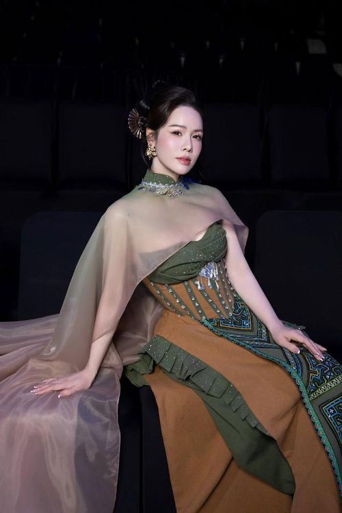 Nhan sắc trẻ trung của nữ ca sĩ.